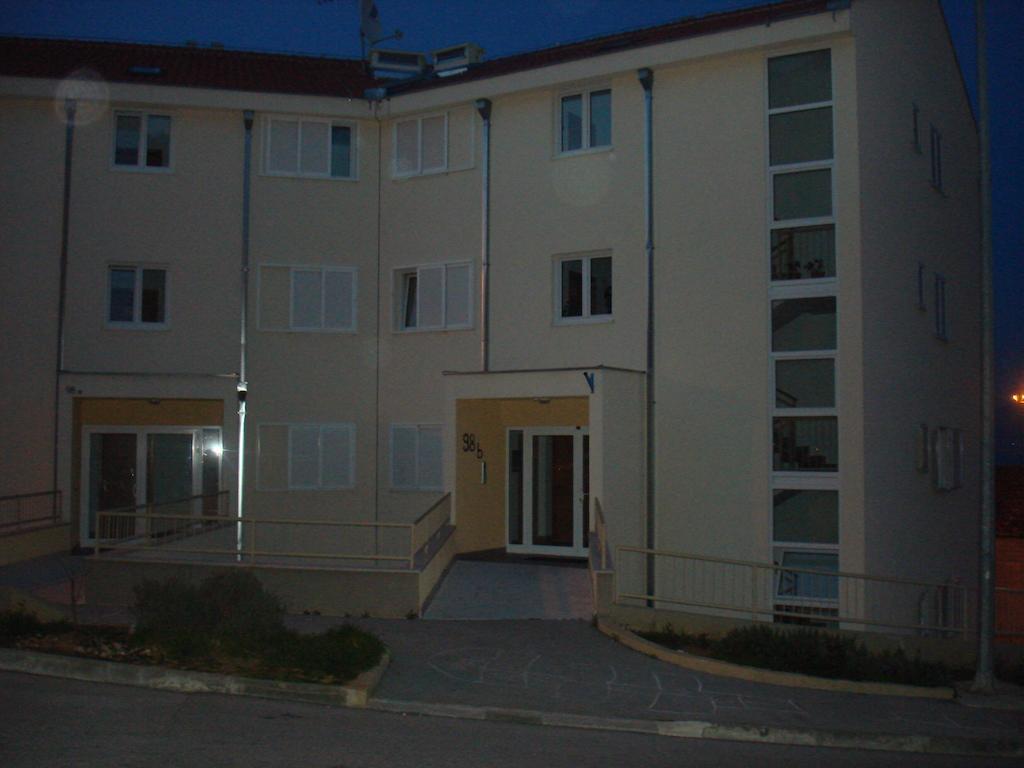 Apartment Z&E Трогир Стая снимка