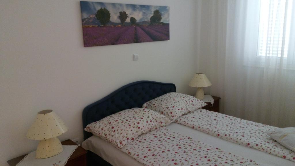 Apartment Z&E Трогир Екстериор снимка