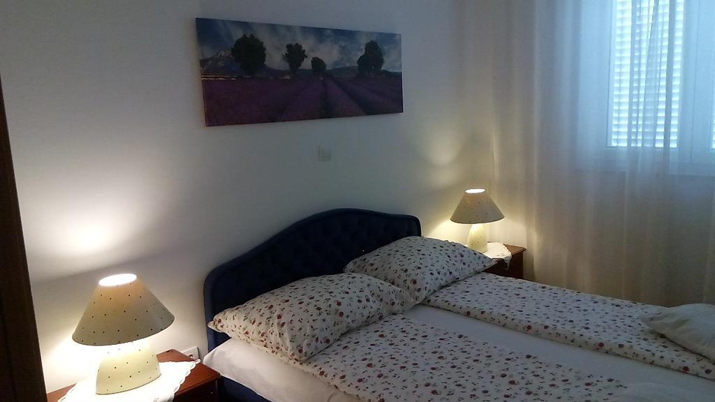 Apartment Z&E Трогир Екстериор снимка